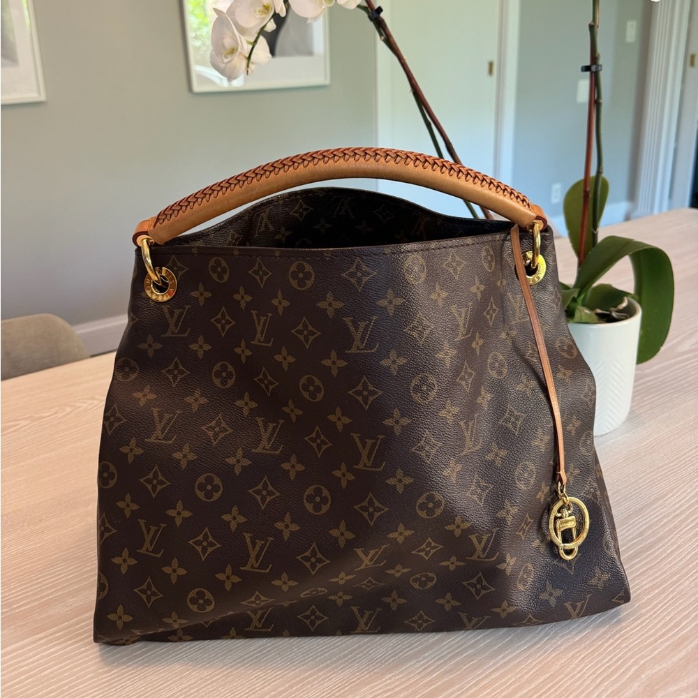 Louis Vuitton Monogram Artsy MM